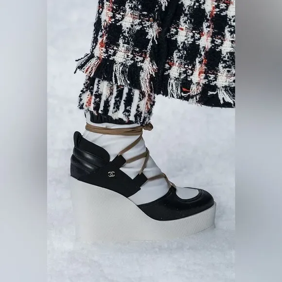 CHANEL Lace Up Wedge Platform Boots Designer Luxury Patent Calfskin Runway 39/9 - Picture 8 of 8
